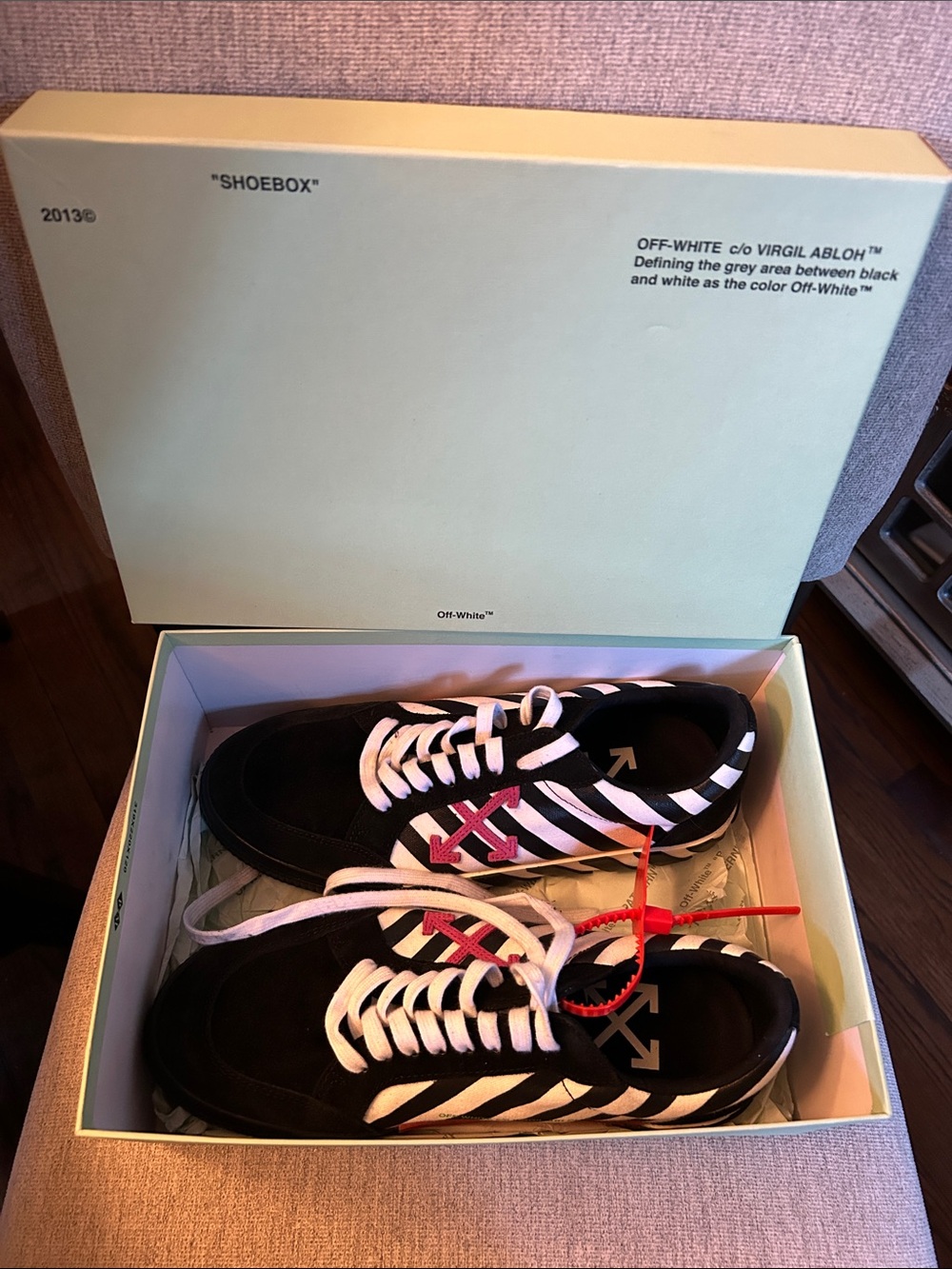 OFF WHITE c/o Virgil Abloh size 44 / 10.5